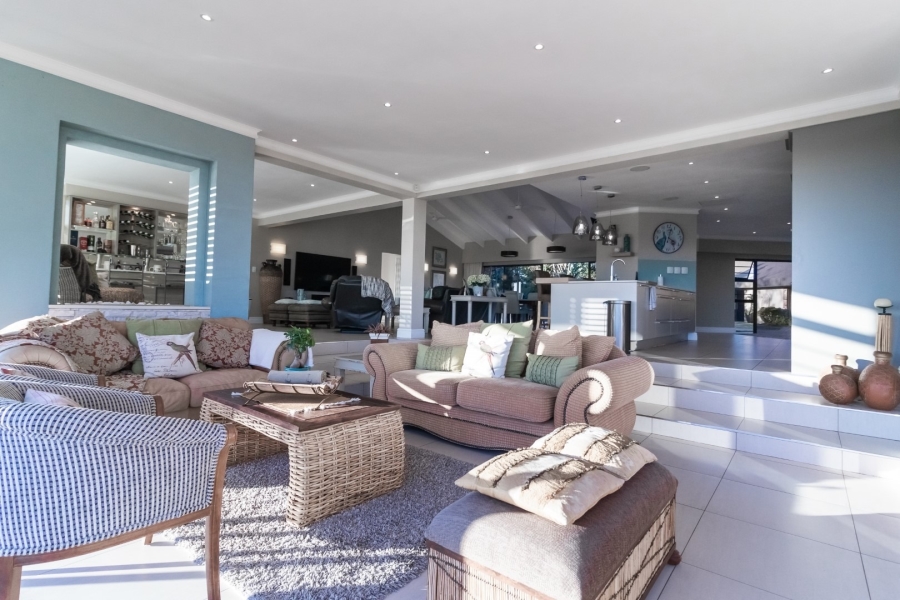 5 Bedroom Property for Sale in Beacon Bay Eastern Cape